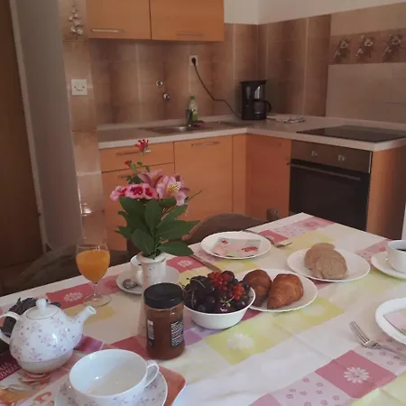 Dea Apartment *